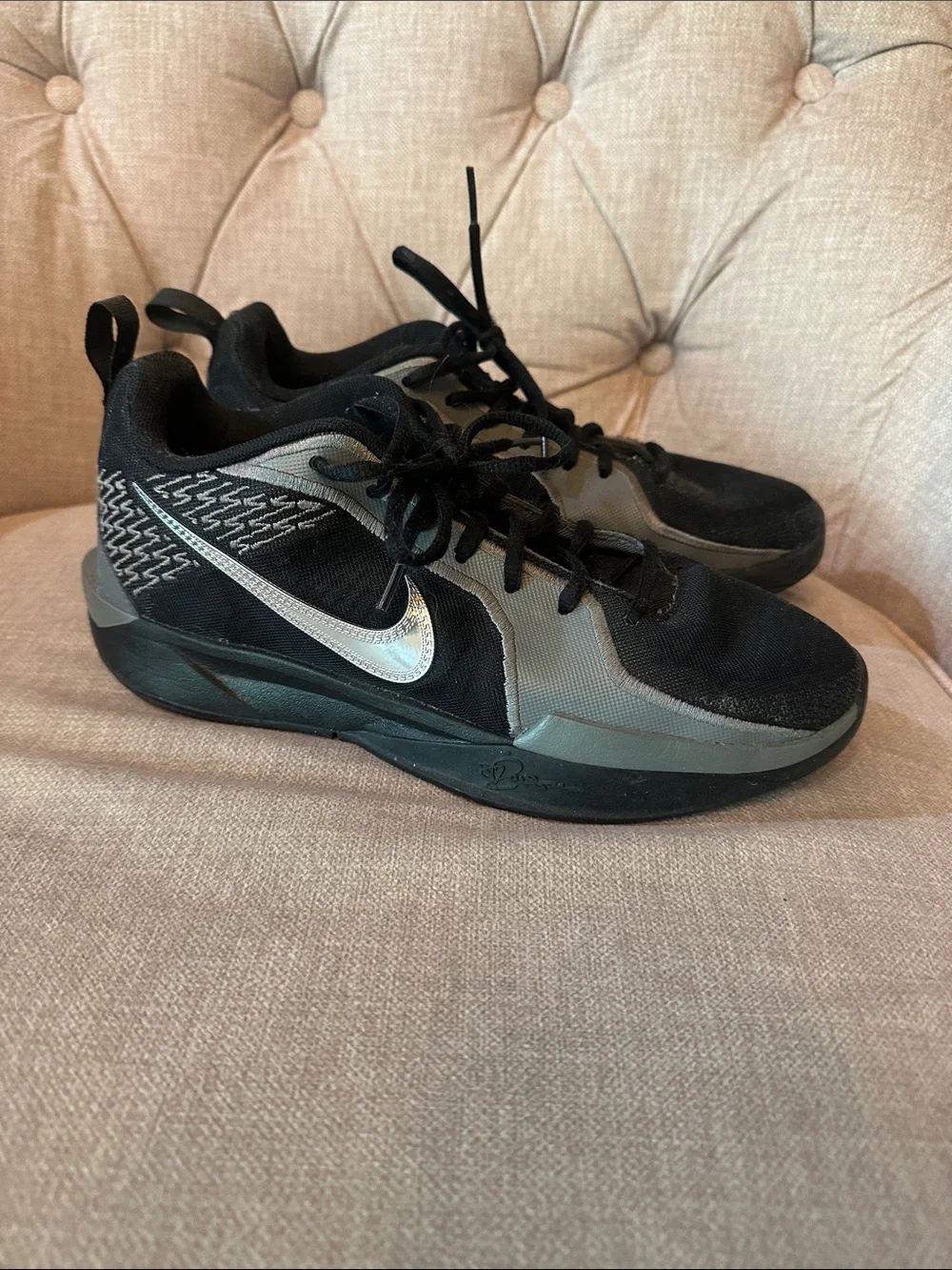 Nike boys Low-Top Sneakers — Black & Silver